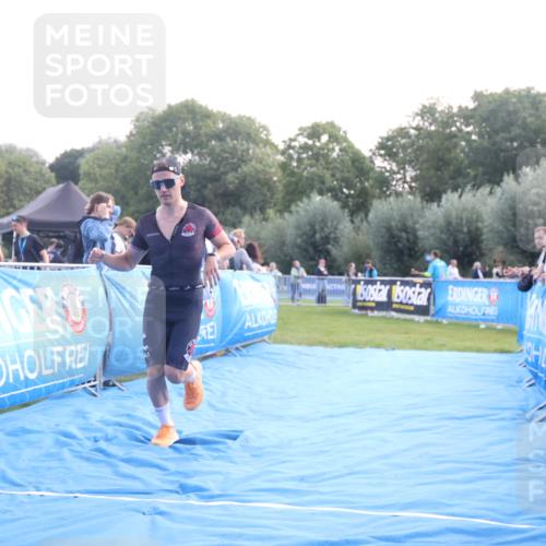 25.08.2024 - Elbe Triathlon Hamburg H.Heesch http://msf.ph/oto/6844235 25.08.2024 10:34:18 Ziel 88 meine-sportfotos.de