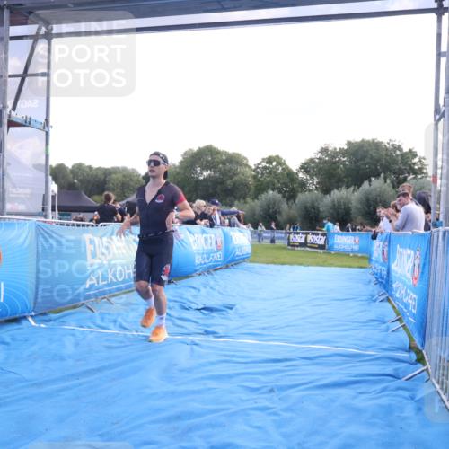 25.08.2024 - Elbe Triathlon Hamburg H.Heesch http://msf.ph/oto/6844288 25.08.2024 10:34:18 Ziel 88 meine-sportfotos.de