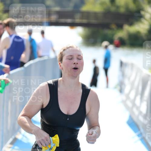 25.08.2024 - Elbe Triathlon Hamburg H.Heesch http://msf.ph/oto/6844289 25.08.2024 14:40:43 Schwimmen  meine-sportfotos.de