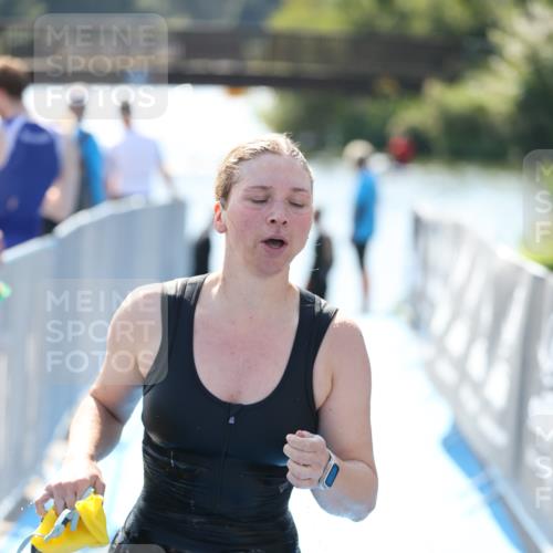25.08.2024 - Elbe Triathlon Hamburg H.Heesch http://msf.ph/oto/6844302 25.08.2024 14:40:43 Schwimmen  meine-sportfotos.de