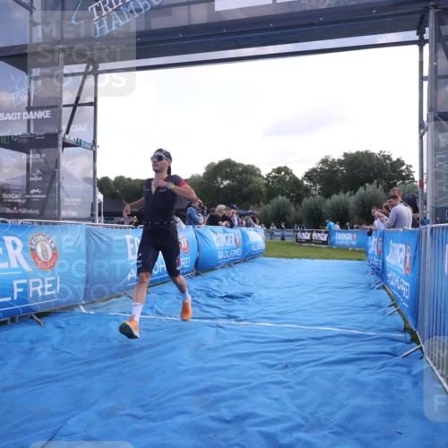 25.08.2024 - Elbe Triathlon Hamburg H.Heesch http://msf.ph/oto/6844310 25.08.2024 10:34:18 Ziel 88 meine-sportfotos.de