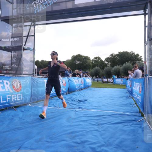 25.08.2024 - Elbe Triathlon Hamburg H.Heesch http://msf.ph/oto/6844317 25.08.2024 10:34:18 Ziel 88 meine-sportfotos.de