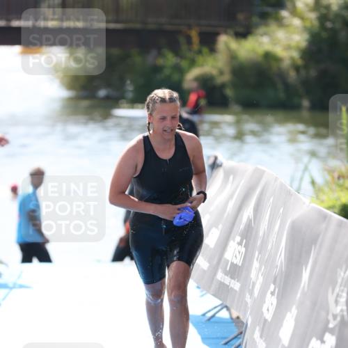 25.08.2024 - Elbe Triathlon Hamburg H.Heesch http://msf.ph/oto/6844349 25.08.2024 14:41:39 Schwimmen  meine-sportfotos.de