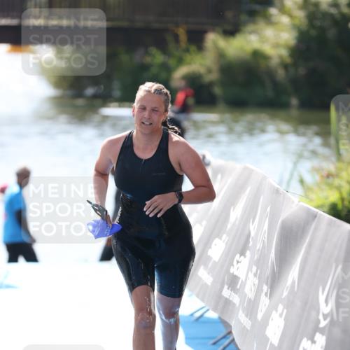 25.08.2024 - Elbe Triathlon Hamburg H.Heesch http://msf.ph/oto/6844384 25.08.2024 14:41:39 Schwimmen  meine-sportfotos.de