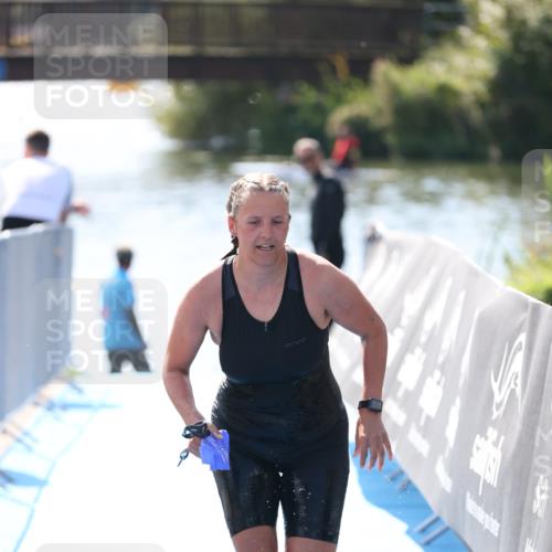 25.08.2024 - Elbe Triathlon Hamburg H.Heesch http://msf.ph/oto/6844409 25.08.2024 14:41:40 Schwimmen  meine-sportfotos.de