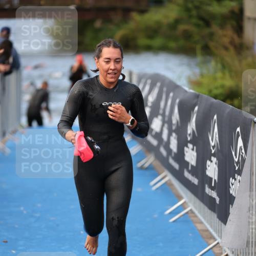 25.08.2024 - Elbe Triathlon Hamburg H.Heesch http://msf.ph/oto/6844413 25.08.2024 08:47:03 Schwimmen 125, 146, 193, 198 meine-sportfotos.de