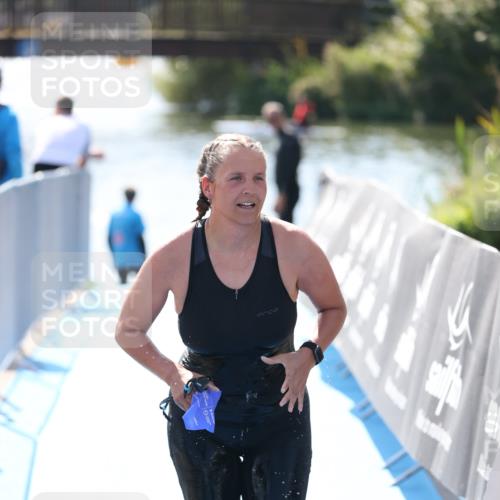 25.08.2024 - Elbe Triathlon Hamburg H.Heesch http://msf.ph/oto/6844419 25.08.2024 14:41:41 Schwimmen  meine-sportfotos.de