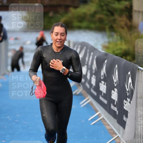 25.08.2024 - Elbe Triathlon Hamburg H.Heesch http://msf.ph/oto/6844423 25.08.2024 08:47:03 Schwimmen 125, 146, 193, 198 meine-sportfotos.de