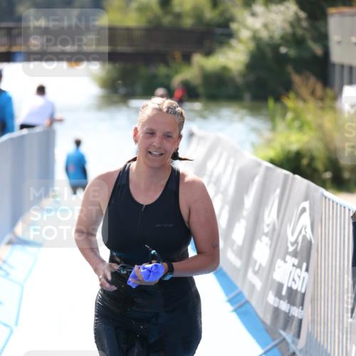 25.08.2024 - Elbe Triathlon Hamburg H.Heesch http://msf.ph/oto/6844441 25.08.2024 14:41:41 Schwimmen  meine-sportfotos.de