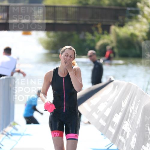 25.08.2024 - Elbe Triathlon Hamburg H.Heesch http://msf.ph/oto/6844504 25.08.2024 14:42:02 Schwimmen  meine-sportfotos.de