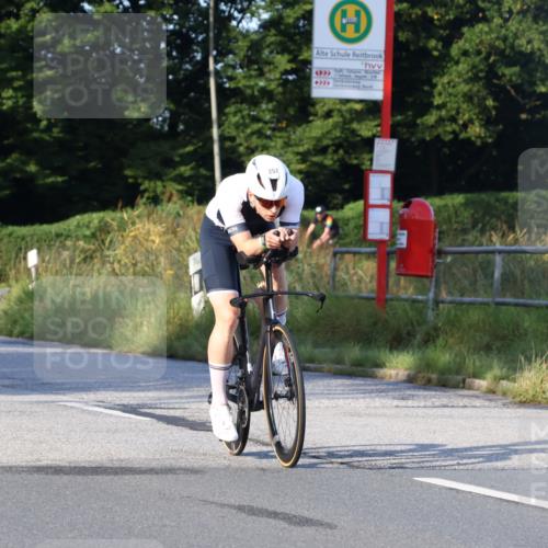 25.08.2024 - Elbe Triathlon Hamburg Fuchs,  Jonas http://msf.ph/oto/6844521 25.08.2024 09:03:55 Radfahren 257 meine-sportfotos.de