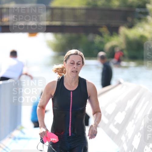 25.08.2024 - Elbe Triathlon Hamburg H.Heesch http://msf.ph/oto/6844525 25.08.2024 14:42:03 Schwimmen  meine-sportfotos.de