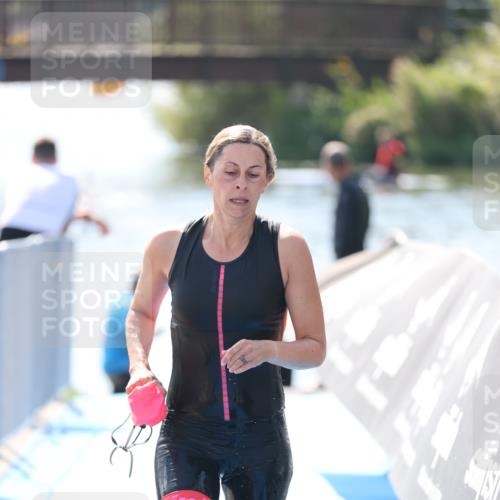 25.08.2024 - Elbe Triathlon Hamburg H.Heesch http://msf.ph/oto/6844539 25.08.2024 14:42:03 Schwimmen  meine-sportfotos.de