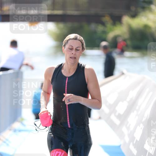 25.08.2024 - Elbe Triathlon Hamburg H.Heesch http://msf.ph/oto/6844546 25.08.2024 14:42:03 Schwimmen  meine-sportfotos.de