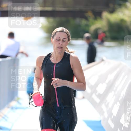 25.08.2024 - Elbe Triathlon Hamburg H.Heesch http://msf.ph/oto/6844553 25.08.2024 14:42:03 Schwimmen  meine-sportfotos.de