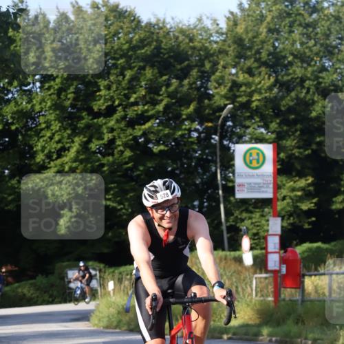25.08.2024 - Elbe Triathlon Hamburg Fuchs,  Jonas http://msf.ph/oto/6844559 25.08.2024 09:44:02 Radfahren 341, 251, 528, 200 meine-sportfotos.de