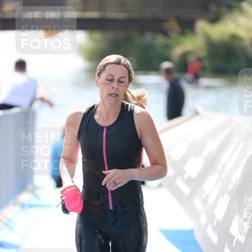 25.08.2024 - Elbe Triathlon Hamburg H.Heesch http://msf.ph/oto/6844560 25.08.2024 14:42:03 Schwimmen  meine-sportfotos.de
