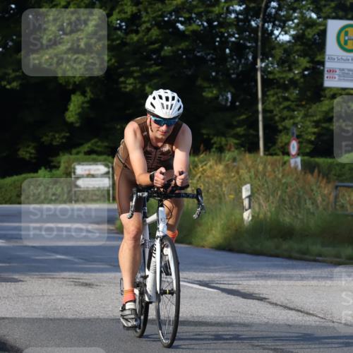 25.08.2024 - Elbe Triathlon Hamburg Fuchs,  Jonas http://msf.ph/oto/6844569 25.08.2024 09:04:00 Radfahren 257, 93, 53, 128 meine-sportfotos.de