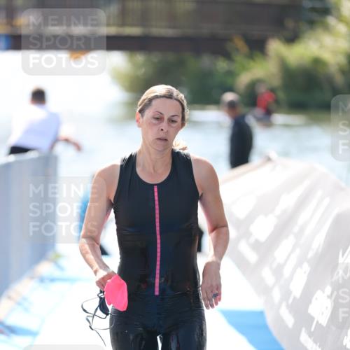 25.08.2024 - Elbe Triathlon Hamburg H.Heesch http://msf.ph/oto/6844572 25.08.2024 14:42:03 Schwimmen  meine-sportfotos.de