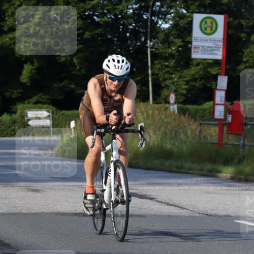 25.08.2024 - Elbe Triathlon Hamburg Fuchs,  Jonas http://msf.ph/oto/6844573 25.08.2024 09:04:00 Radfahren 257, 93, 53, 128 meine-sportfotos.de