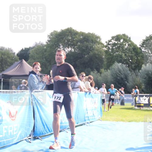 25.08.2024 - Elbe Triathlon Hamburg H.Heesch http://msf.ph/oto/6844619 25.08.2024 10:35:08 Ziel 169, 172 meine-sportfotos.de