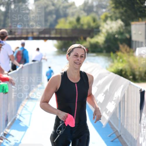 25.08.2024 - Elbe Triathlon Hamburg H.Heesch http://msf.ph/oto/6844626 25.08.2024 14:42:05 Schwimmen  meine-sportfotos.de