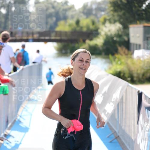 25.08.2024 - Elbe Triathlon Hamburg H.Heesch http://msf.ph/oto/6844645 25.08.2024 14:42:05 Schwimmen  meine-sportfotos.de