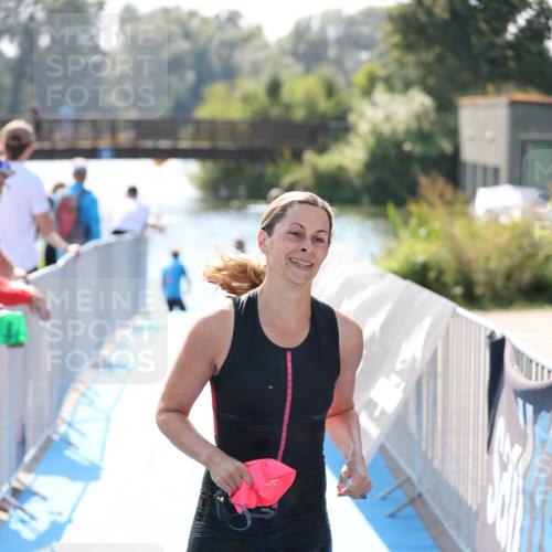 25.08.2024 - Elbe Triathlon Hamburg H.Heesch http://msf.ph/oto/6844649 25.08.2024 14:42:05 Schwimmen  meine-sportfotos.de