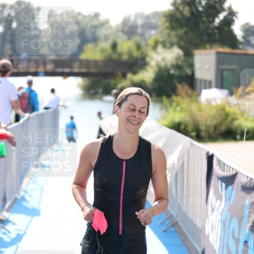 25.08.2024 - Elbe Triathlon Hamburg H.Heesch http://msf.ph/oto/6844660 25.08.2024 14:42:05 Schwimmen  meine-sportfotos.de