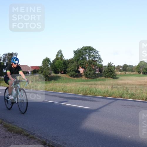 25.08.2024 - Elbe Triathlon Hamburg Fuchs,  Jonas http://msf.ph/oto/6844669 25.08.2024 09:04:05 Radfahren 93, 53, 128, 106 meine-sportfotos.de