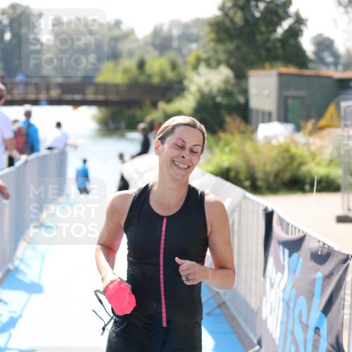 25.08.2024 - Elbe Triathlon Hamburg H.Heesch http://msf.ph/oto/6844675 25.08.2024 14:42:05 Schwimmen  meine-sportfotos.de