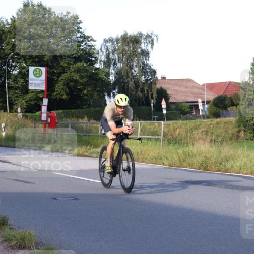 25.08.2024 - Elbe Triathlon Hamburg Fuchs,  Jonas http://msf.ph/oto/6844689 25.08.2024 09:04:10 Radfahren 53, 128, 106 meine-sportfotos.de