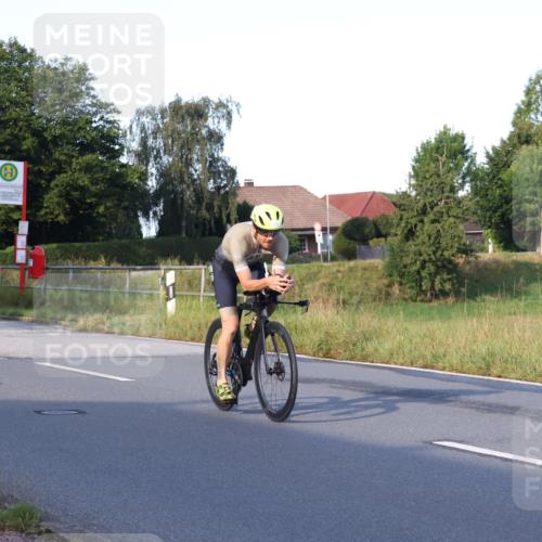 25.08.2024 - Elbe Triathlon Hamburg Fuchs,  Jonas http://msf.ph/oto/6844691 25.08.2024 09:04:10 Radfahren 53, 128, 106 meine-sportfotos.de