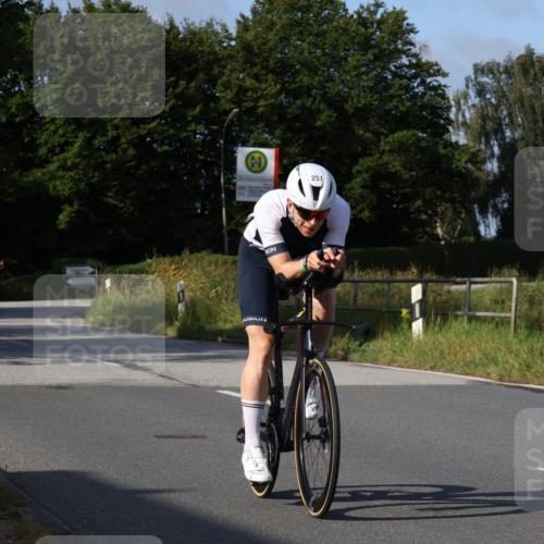 25.08.2024 - Elbe Triathlon Hamburg Fuchs,  Jonas http://msf.ph/oto/6844695 25.08.2024 09:44:32 Radfahren 242, 231, 384, 290, 276, 257 meine-sportfotos.de