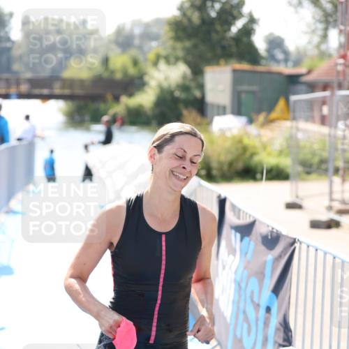 25.08.2024 - Elbe Triathlon Hamburg H.Heesch http://msf.ph/oto/6844697 25.08.2024 14:42:05 Schwimmen  meine-sportfotos.de