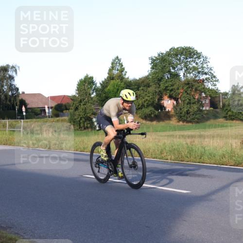 25.08.2024 - Elbe Triathlon Hamburg Fuchs,  Jonas http://msf.ph/oto/6844699 25.08.2024 09:04:11 Radfahren 53, 128, 106 meine-sportfotos.de