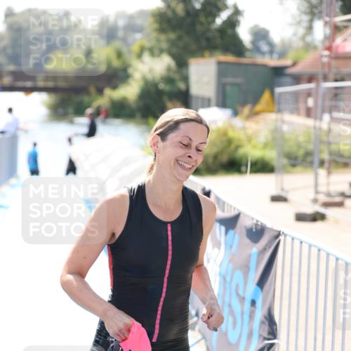 25.08.2024 - Elbe Triathlon Hamburg H.Heesch http://msf.ph/oto/6844704 25.08.2024 14:42:05 Schwimmen  meine-sportfotos.de