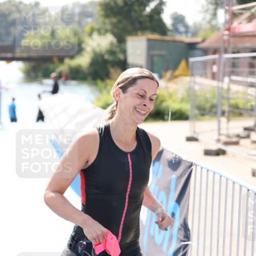 25.08.2024 - Elbe Triathlon Hamburg H.Heesch http://msf.ph/oto/6844713 25.08.2024 14:42:05 Schwimmen  meine-sportfotos.de