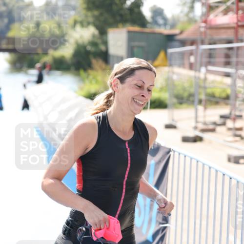 25.08.2024 - Elbe Triathlon Hamburg H.Heesch http://msf.ph/oto/6844717 25.08.2024 14:42:05 Schwimmen  meine-sportfotos.de