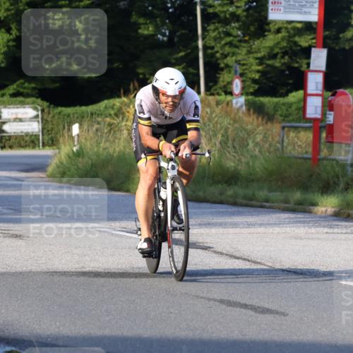 25.08.2024 - Elbe Triathlon Hamburg Fuchs,  Jonas http://msf.ph/oto/6844728 25.08.2024 09:04:28 Radfahren 73 meine-sportfotos.de