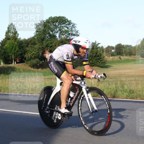 25.08.2024 - Elbe Triathlon Hamburg Fuchs,  Jonas http://msf.ph/oto/6844771 25.08.2024 09:04:29 Radfahren 73 meine-sportfotos.de