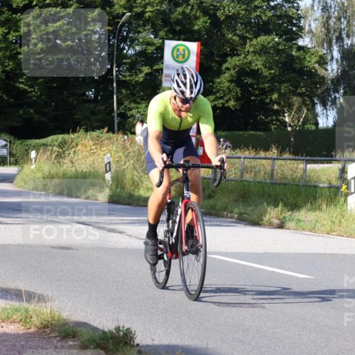 25.08.2024 - Elbe Triathlon Hamburg Fuchs,  Jonas http://msf.ph/oto/6844774 25.08.2024 09:44:51 Radfahren 330, 168, 211, 450, 154 meine-sportfotos.de