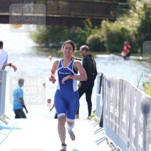 25.08.2024 - Elbe Triathlon Hamburg H.Heesch http://msf.ph/oto/6844776 25.08.2024 14:43:10 Schwimmen  meine-sportfotos.de