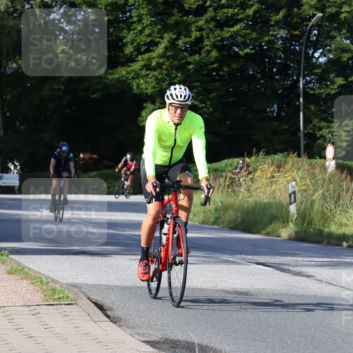 25.08.2024 - Elbe Triathlon Hamburg Fuchs,  Jonas http://msf.ph/oto/6844790 25.08.2024 09:44:53 Radfahren 330, 168, 211, 450, 154, 512 meine-sportfotos.de