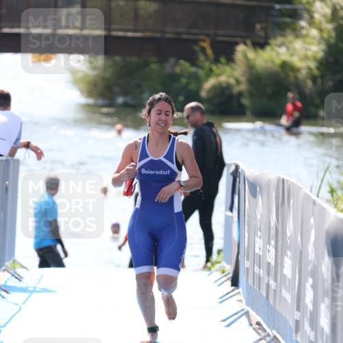 25.08.2024 - Elbe Triathlon Hamburg H.Heesch http://msf.ph/oto/6844793 25.08.2024 14:43:11 Schwimmen  meine-sportfotos.de