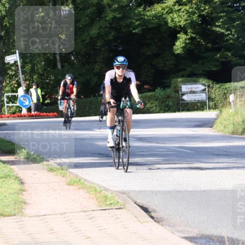25.08.2024 - Elbe Triathlon Hamburg Fuchs,  Jonas http://msf.ph/oto/6844821 25.08.2024 09:44:55 Radfahren 211, 450, 154, 512, 406 meine-sportfotos.de