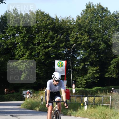 25.08.2024 - Elbe Triathlon Hamburg Fuchs,  Jonas http://msf.ph/oto/6844838 25.08.2024 09:45:28 Radfahren 475, 305, 495, 355, 401, 131, 138, 374 meine-sportfotos.de
