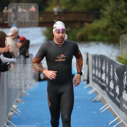 25.08.2024 - Elbe Triathlon Hamburg H.Heesch http://msf.ph/oto/6844839 25.08.2024 08:47:17 Schwimmen 122, 125, 146, 165, 193, 194 meine-sportfotos.de