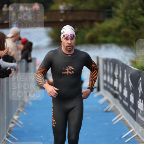 25.08.2024 - Elbe Triathlon Hamburg H.Heesch http://msf.ph/oto/6844853 25.08.2024 08:47:17 Schwimmen 122, 125, 146, 165, 193, 194 meine-sportfotos.de