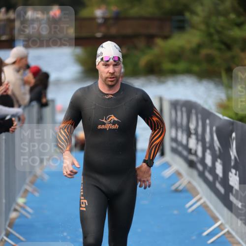 25.08.2024 - Elbe Triathlon Hamburg H.Heesch http://msf.ph/oto/6844863 25.08.2024 08:47:17 Schwimmen 122, 125, 146, 165, 193, 194 meine-sportfotos.de